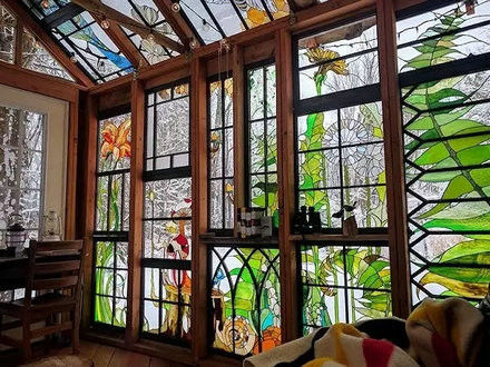 Glasglas in verschiedenen Formen und Farben