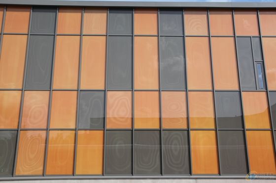 Temperaturbeständiges Glas mit emaillierter Oberfläche