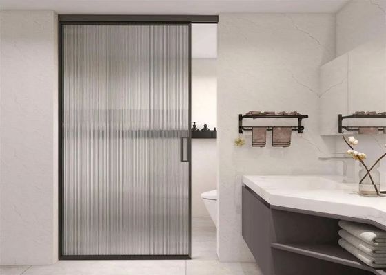 Hohe Privatsphäre und UV-Schutz in anpassbarem Frosted-Privacy-Glas für persönlichen Schutz